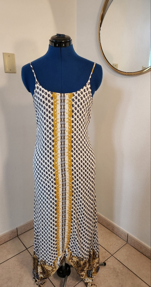 Flowy bohemian golden dress
